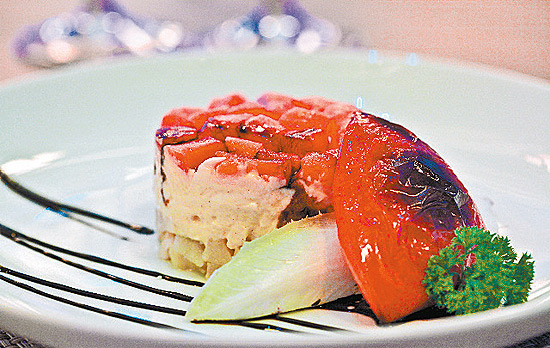 No menu do Sr. Marcos, além dos grelhados, há boas investidas, como o tartar de salmão com pupunha (foto)