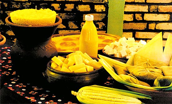 Boas opções de sucos e guloseimas à base de milho estão disponíveis em diversas casas de São Paulo