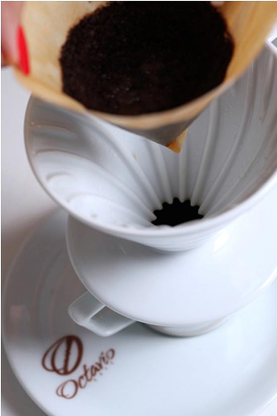 &quot;V60 Hario&quot;, um dos novos métodos de se fazer café coado da cafeteria Octavio Café e Bistrô (zona oeste)