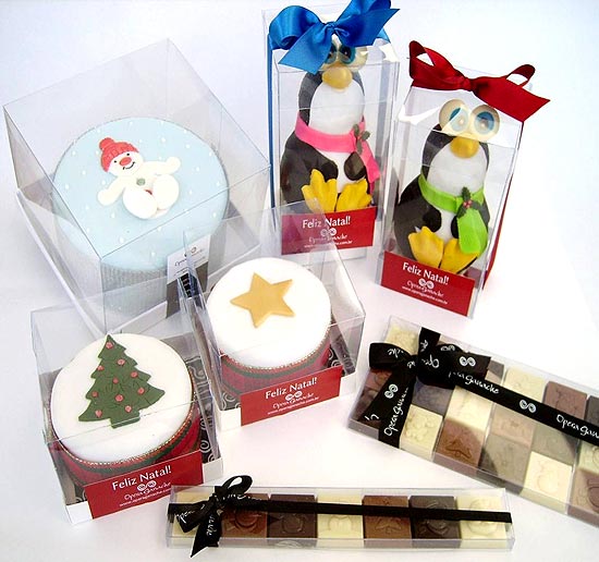 Pinguins de chocolate, bolo inglês confeitado e sablé com chocolate são opções da Opera Ganache para o Natal 