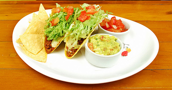 Bar Habañero ofere os tacos, tortilhas de milho recheadas com feijão, carne ou frango, queijo, alface e tomate