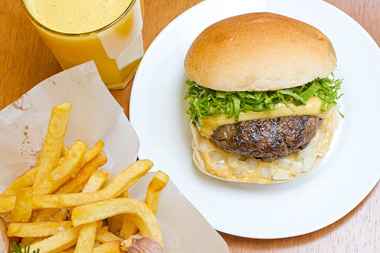 Sanduíche pic burger (foto) do restaurante Royal Burger, nova casa que fica em Alto de Pinheiros