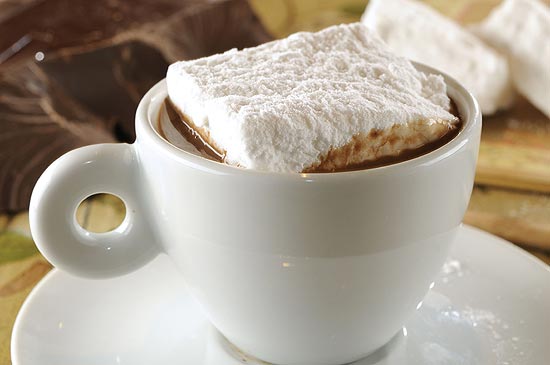 chocolate quente com marshmallow da Ale Tedesco