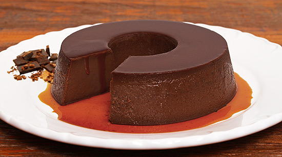 Chocolate belga (foto) é o novo sabor vendido pelo ateliê Fôrma de Pudim, que serve o doce em dois tamanhos