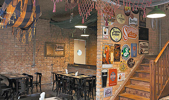 Ambiente do bar Aconchego Carioca, que inaugurou sua filial em São Paulo, na zona oeste, há poucos dias