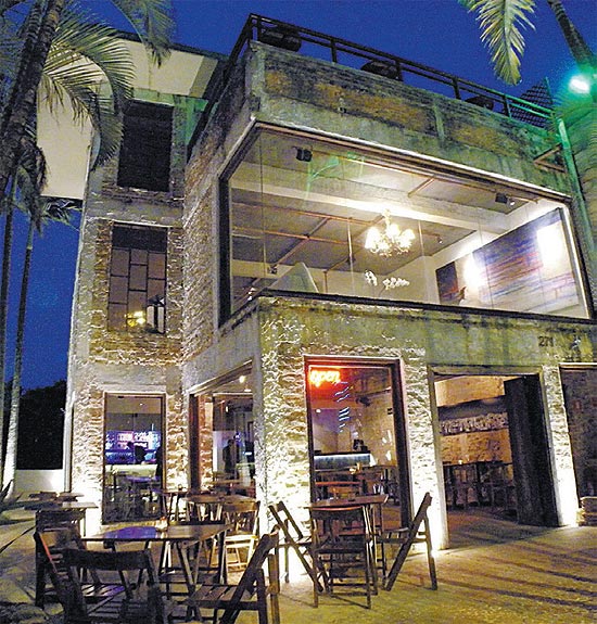 O bar Alto da Harmonia, na zona oeste de São Paulo, tem um enorme terraço com vista da Vila Madalena