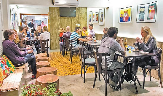 Ambiente do novo bar da região de Perdizes, que oferece pratos durante o almoço e petiscos à noite
