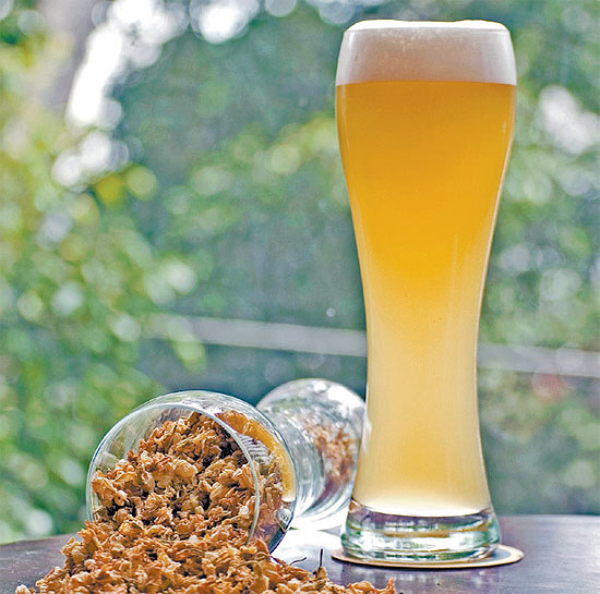 O chope de trigo Domina Weiss da Cervejaria Nacional ganhou toque de jasmim para o verão