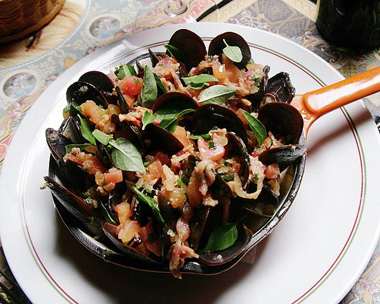 Os mexilhões com pancetta são uma das novidades do menu do bar Tutto Italiano Bar & Cucina