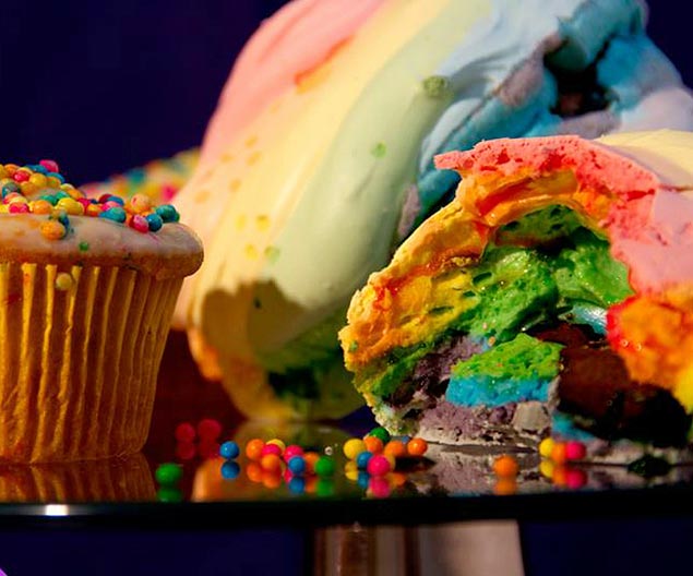 O muffin e o suspiro coloridos criados pelo PicNic especialmente para a Parada Gay