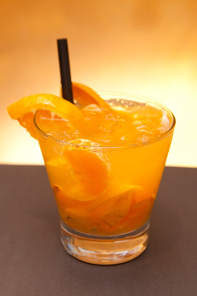 Caipirinha de tangerina do Bar da Dona Onça