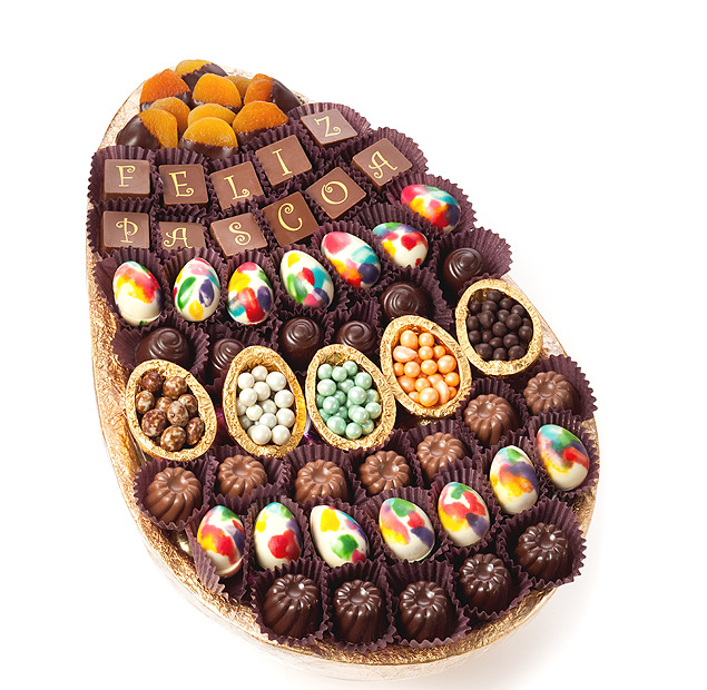Novidade da Chocolat du Jour, Metade de Ovo Feliz Páscoa vem com vários doces dentro e custa R$ 1.279