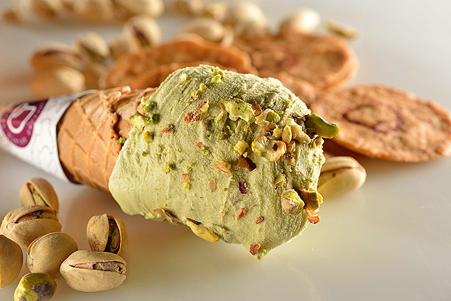 O sorvete de pistache pode vir na casquinha (feita diariamente) recheada com chocolate belga