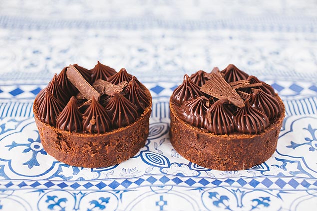 A torta de chocolate com recheio de caramelo toffee também aparece em versão individual