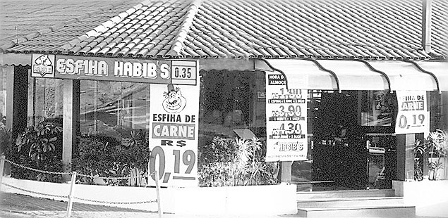 Fachada do Habib's após inauguração, em 1988