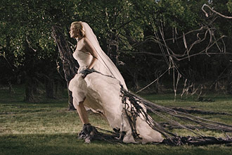 Justine (Kirsten Dunst), deusa e mártir da melancolia, luta contra o sentimento paralisante no longa de Lars von Trier