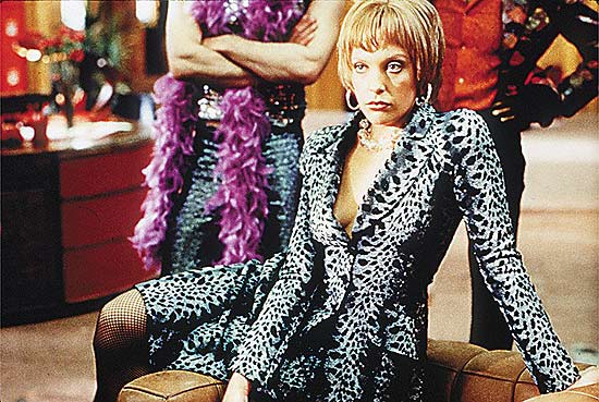 A atriz Toni Collette em cena do filme "Velvet Goldmine", de Todd Haynes, que será exibido na quinta