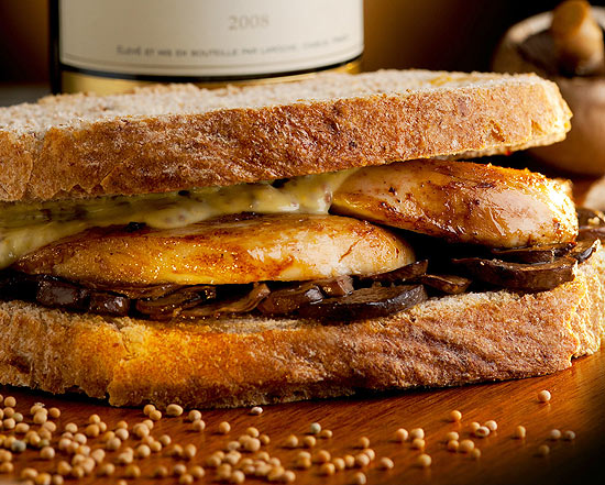 Público do Cinemark também pode provar o sanduíche de frango feito no pão integral com damasco, que sai por R$ 35