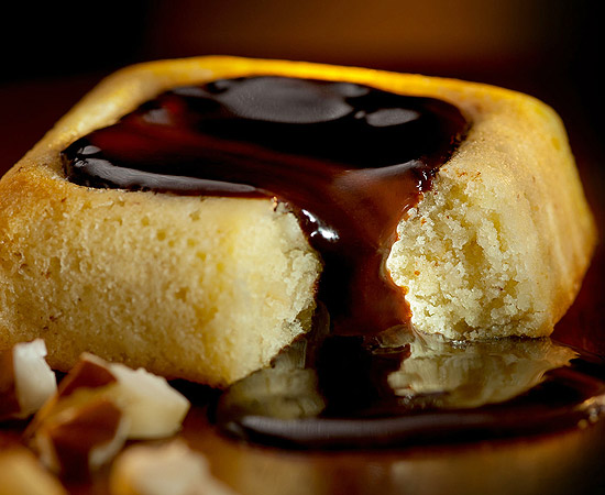 Bolinho de castanha e chocolate (foto) está no novo menu do Cinemark Bradesco Prime; a unidade custa R$ 17