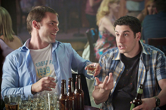 Stifler (Seann William Scott) e Jim (Jason Biggs) (esq. p/ dir.) em cena de "American Pie: O Reencontro"