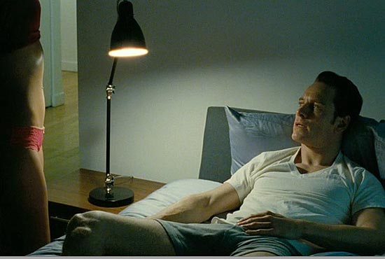 Cena do filme "Shame", com Michael Fassbender, que mostra um homem viciado em sexo
