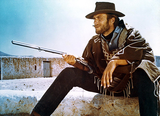 O ator Clint Eastwood em cena de "Por um Punhado de Dólares' (1964), de Sergio Leone