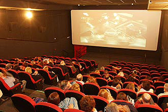 Cinema da av. Paulista, Reserva Cultural comemora aniversário presenteando os frequentadores com uma taça de vinho 