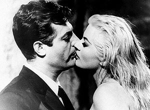 Marcello Mastroianni e Anita Ekberg em cena do clssico "A Doce Vida", de Federico Fellini