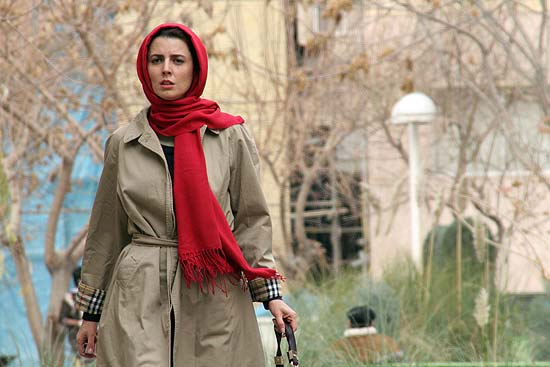 Atriz Leila Hatami em cena do longa iraniano "Encontrando Leila", que tem roteiro assinado por Abbas Kiarostami 