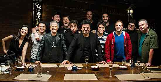 Na foto, o grupo de humoristas que participou da filmagem de "O Banquete - Comendo o 'Stand-Up' Brasileiro"