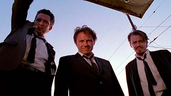 Michael Madsen, Harvey Keitel e Steve Buscemi em cena do filme "Cães de Aluguel" (1992), de Quentin Tarantino