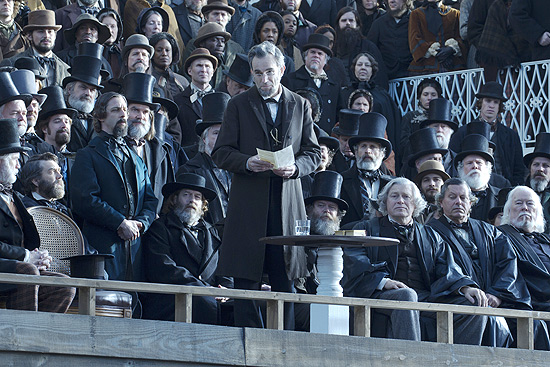 Com direção de Steven Spielberg, o filme "Lincoln" é estrelado pelo ator Daniel Day-Lewis