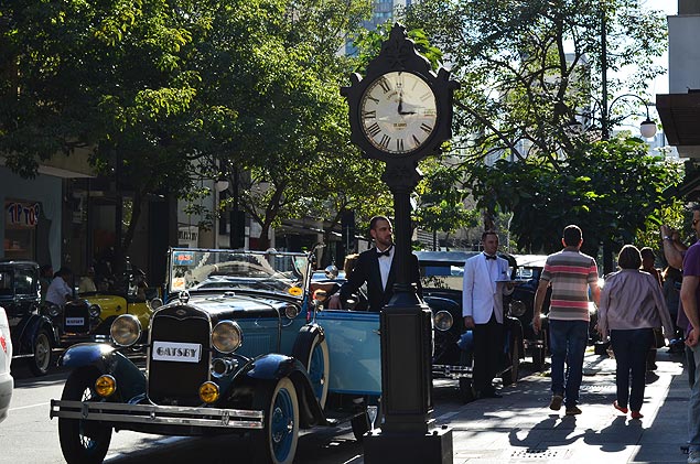 Ação de "O Grande Gatsby" na rua Oscar Freire (zona oeste de São Paulo) ocorrida no dia 1º de junho 