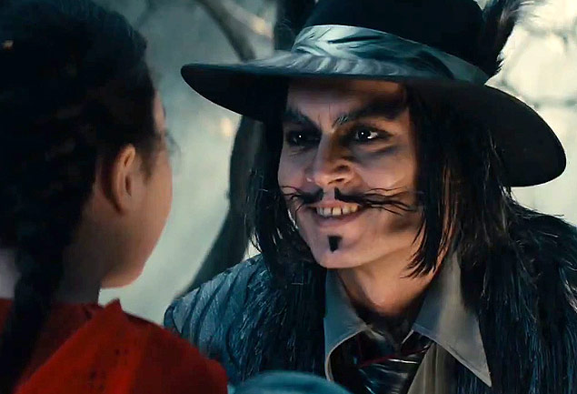 Johnny Depp em cena do musical da Disney "Caminhos da Floresta"