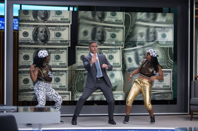 George Clooney em cena do longa "Jogo do Dinheiro"