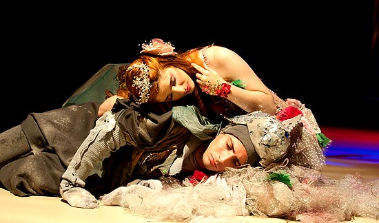Cena da peça "A Pequena Sereia", em cartaz no Teatro Brigadeiro