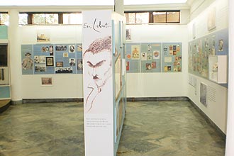 Exposição na Biblioteca Infantojuvenil Monteiro Lobato conta com fotos, objetos pessoais e edições antigas de livros escritos e editados por Lobato 