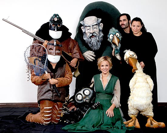 Espetáculo "Pedro e o Lobo", com bonecos e narração de Giulia Gam (foto), inicia temporada no Tuca