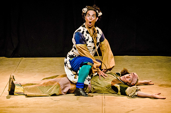 No teatro União Cultural, a cia. Circo Mínimo apresenta "João e o Pé de Feijão" em mostra retrospectiva 