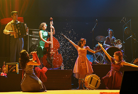 Inspirada na era de ouro do rádio, a bandaMIRIM apresenta "Rádio Show" no Itaú Cultural, nos dias 7, 8 e 9