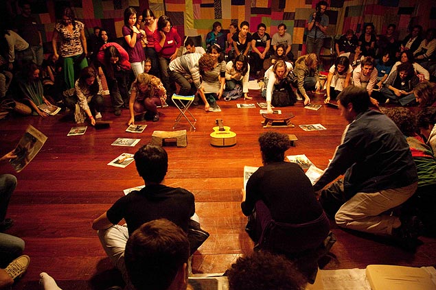 Festival de contação de histórias atrai crianças e adultos em São Paulo 