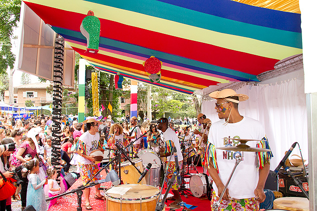 Banda do Bloquinho comanda festa com tema folclórico no sábado (18)