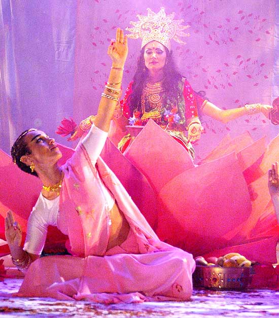 Música, cores e luzes fazem parte do espetáculo "Diwali - Festival das Luzes Lakshami" (foto), com 50 artistas