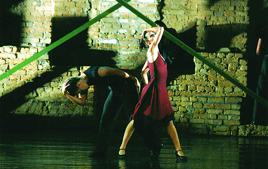 Cena do espetáculo "Tangamente", coreografado por Décio Otero e encenado pelo Ballet Stagium