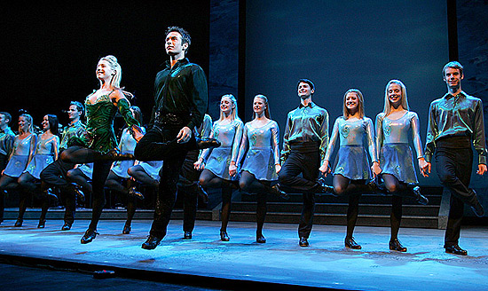 O grupo de dança tradicional irlandesa Riverdance, que se apresenta no Via Funchal