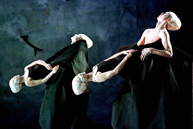 A companhia Shen Wei Dance Arts em cena do espetáculo "Sagração da Primavera", que participa do festival O Boticário na Dança no Auditório Ibirapuera