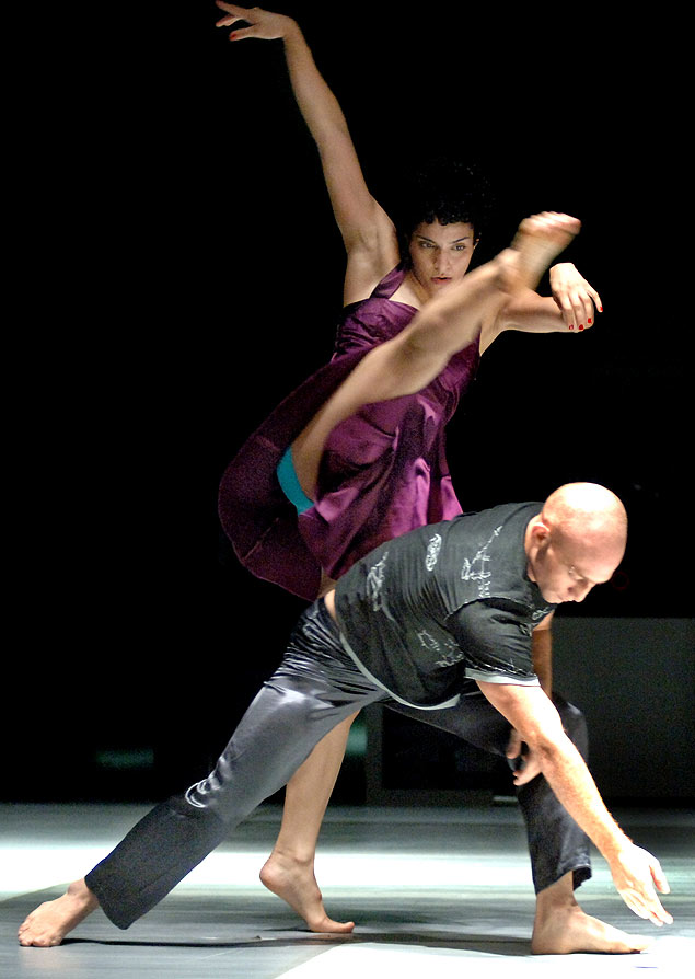 Companhia goiana Quasar em cena da coreografia "No Singular", que integra a programação do 1º Festival O Boticário na Dança