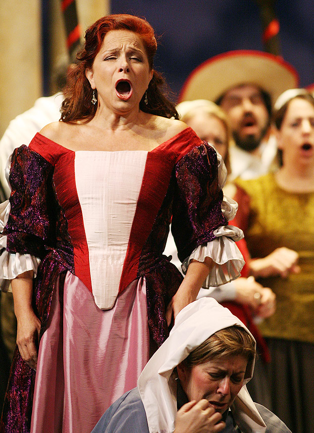 A soprano Eliane Coelho na ópera "La Gioconda" (foto); cantora se apresenta em SP no domingo