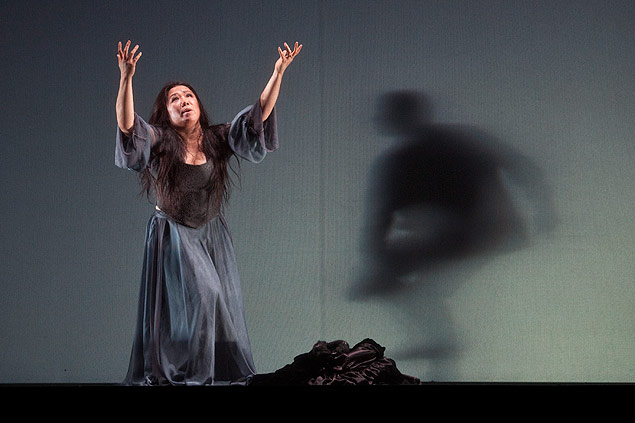 A soprano Eiko Senda é um destaque da versão de "Artemis"