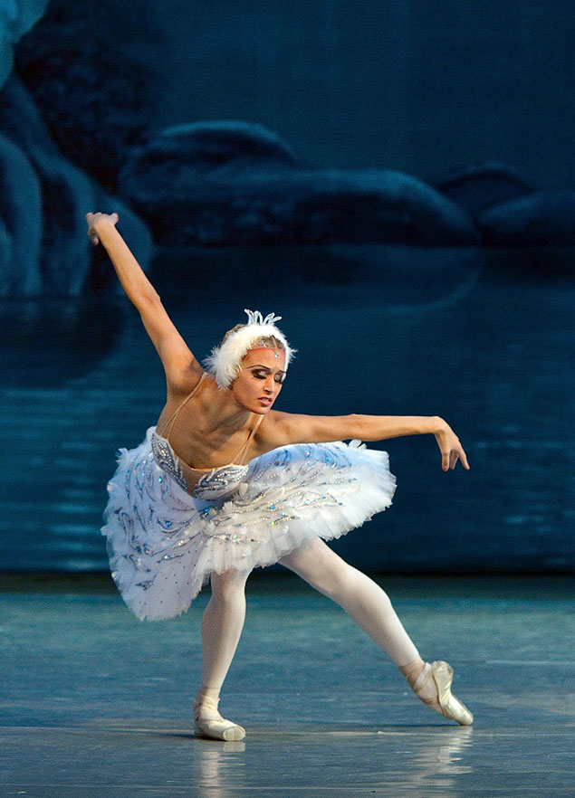 Ballet da Rússia estreia turnê no Brasil com coreografias como "O Lago dos Cisnes"